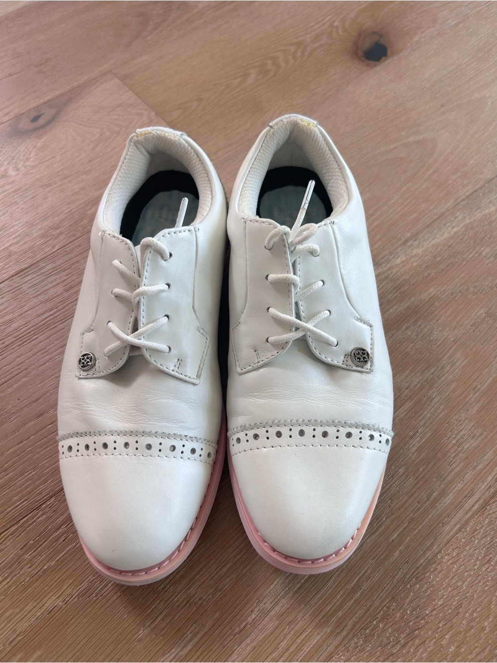 G/FORE Women's White w Pink Trim Gallivanter size 6.5